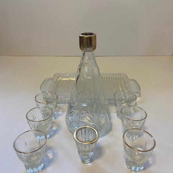 Vintage glass decanter set with 6 shot glasses and tray - Picture 3 of 10